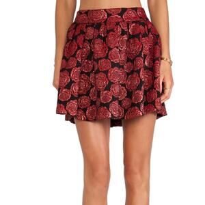 Alice + Olivia Fizer Box Pleat Mini Skirt Roses Metallic Red & Black ~ Sz 6